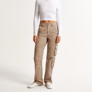 Abercrombie & Fitch Relaxed Cargo Pant in Khaki